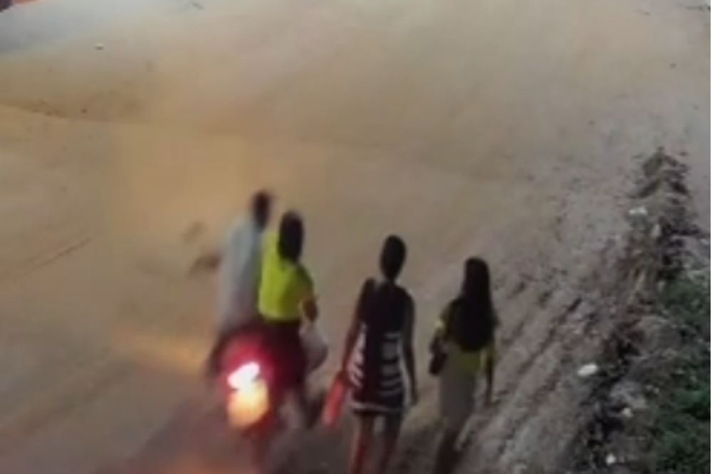 Mulher é atropelada por motociclista ao voltar de culto em Manaquiri