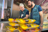 Mais de 600 produtos impróprios para consumo são apreendidos em supermercados pelo Procon Manaus