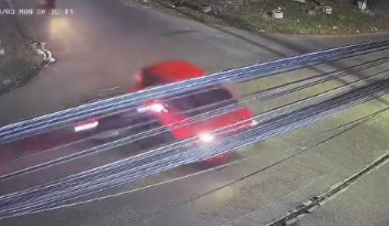 Motociclista sobrevive ap&oacute;s ser arremessado em colis&atilde;o com carro no bairro Flores