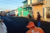 Obras de recuperação asfáltica são realizadas na comunidade Val Paraíso