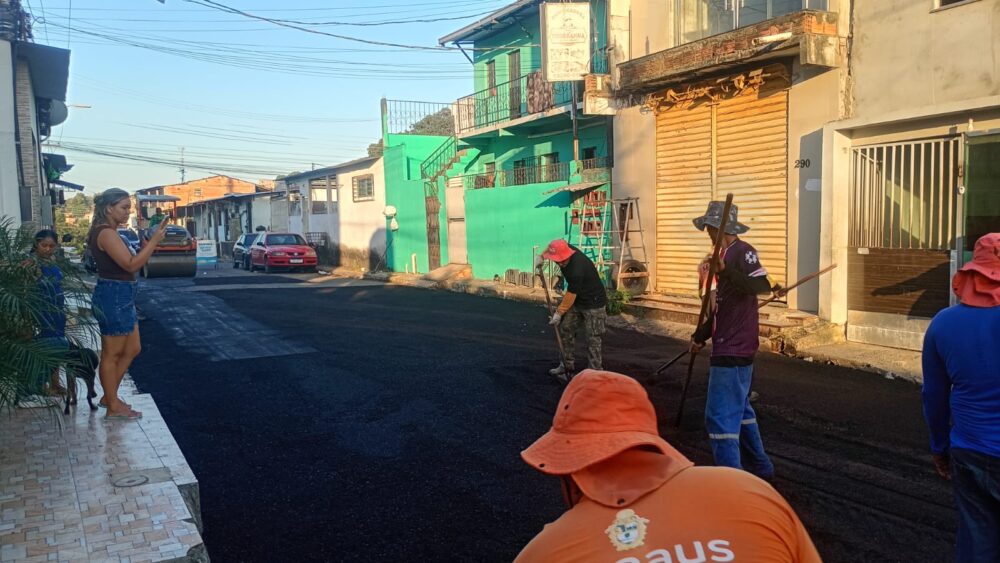 Obras de recuperação asfáltica são realizadas na comunidade Val Paraíso Obras de recuperação asfáltica são realizadas na comunidade Val Paraíso