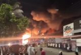 Incêndio destrói loja de materiais de construção na zona Norte de Manaus