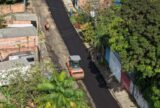 Comunidade Parque Rio Solimões recebe 150 toneladas de asfalto em obra de recapeamento