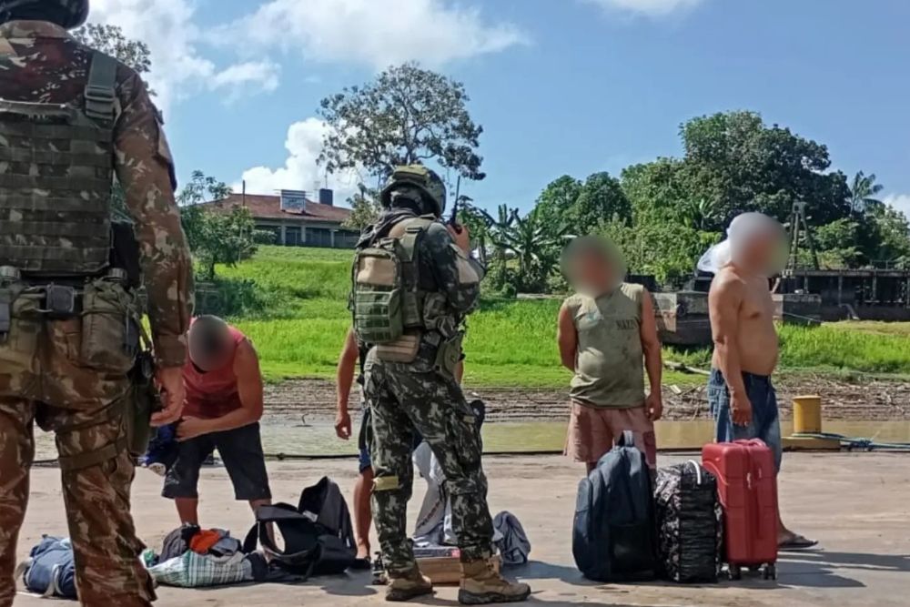 Operação do exército apreende pasta base de cocaína e 1 mil munições no Alto Solimões Operação do exército apreende pasta base de cocaína e 1 mil munições no Alto Solimões