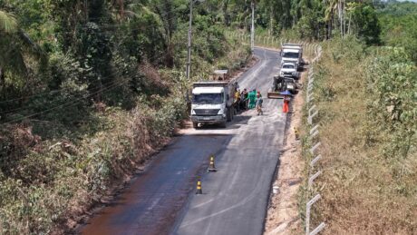 Ramal da Fazenda da Esperança recebe pavimentação no km 15 da BR-174