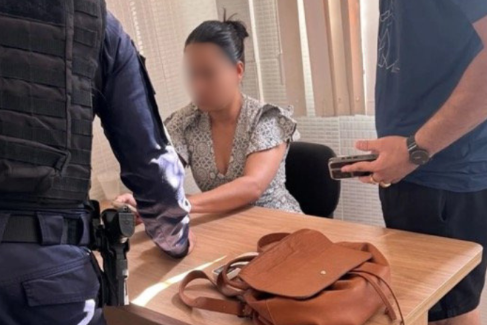 Mulher é presa suspeita de aplicar golpes de até R$ 45 mil com falsas vendas de imóveis e veículos