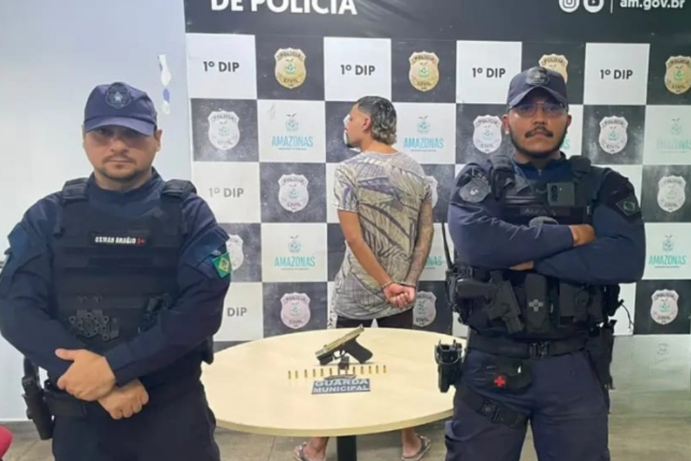 Homem é preso após invadir casa e ameaçar moradores com pistola em Manaus