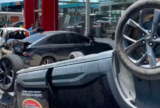 Capotamento após colisão entre quatro carros deixa feridos na Rodrigo Otávio, em Manaus