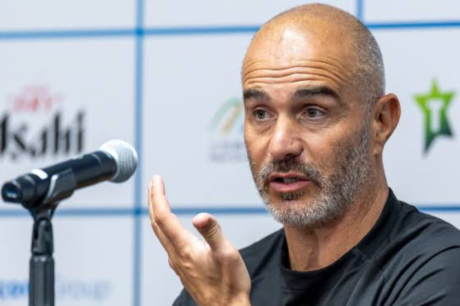 Técnico do Manchester City confirma busca por reforços após derrota para o Arsenal