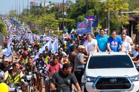 Roberto Cidade reúne 4 mil apoiadores em carreata em Manacapuru
