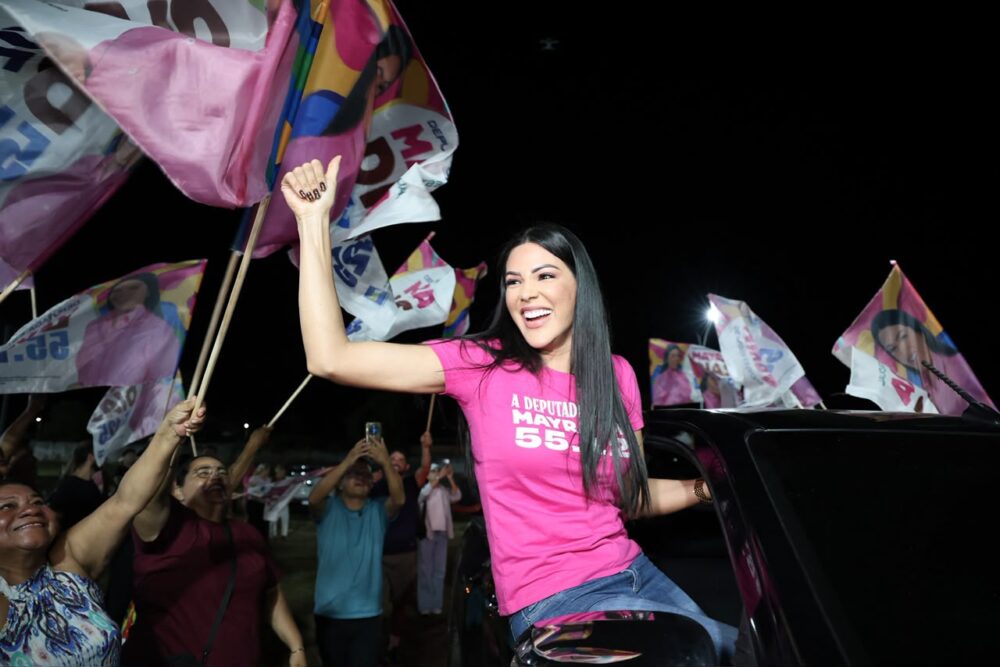 Mayra Dias inicia campanha à reeleição com adesivaço em Parintins
