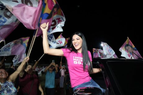 Mayra Dias inicia campanha à reeleição com adesivaço em Parintins