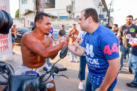 Roberto Cidade inicia corpo a corpo da campanha no Jorge Teixeira