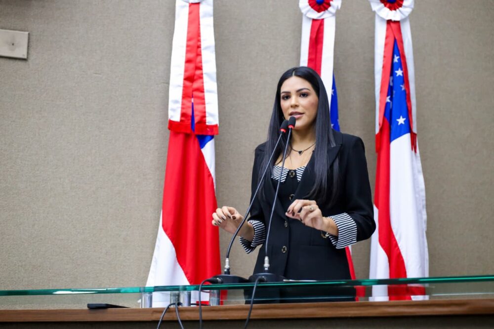 Mayra cobra retomada das obras da Casa da Mulher Brasileira em Manaus