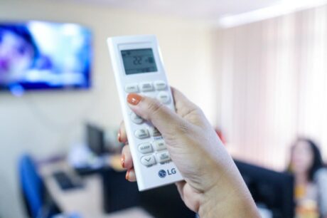 Defensoria abre canal para relatos sobre aumento nas contas de energia no AM