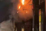 Vídeo: fogo destrói parte de comércio durante incêndio no Jorge Teixeira, em Manaus