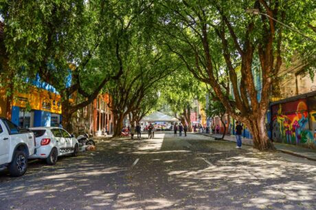 Rua Ferreira Pena é fechada para implantação de novo espaço gastronômico em Manaus