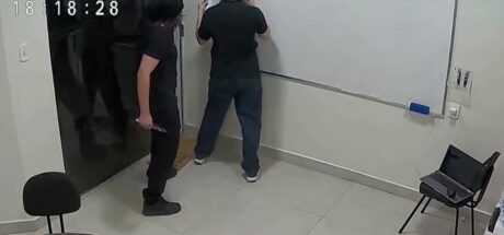 Aluno ataca professor a facadas durante aula de reforço em Manaus