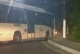 Vídeo: ônibus sofre pane e bloqueia acesso ao Aeroporto Eduardo Gomes em Manaus