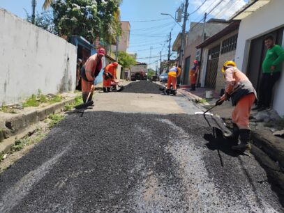 Bairro da Paz recebe novas ações de recuperação asfáltica em Manaus