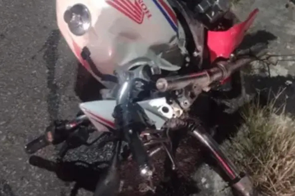 Motociclista perde controle e bate contra muro na Zona Norte de Manaus