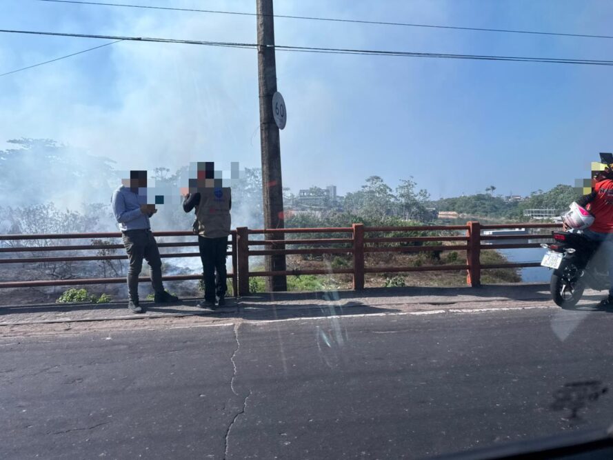 Incêndio atinge área de mata no São Raimundo e fumaça se espalha por bairros próximos