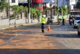 Derramamento de óleo causa acidentes na Rotatória da Suframa, em Manaus