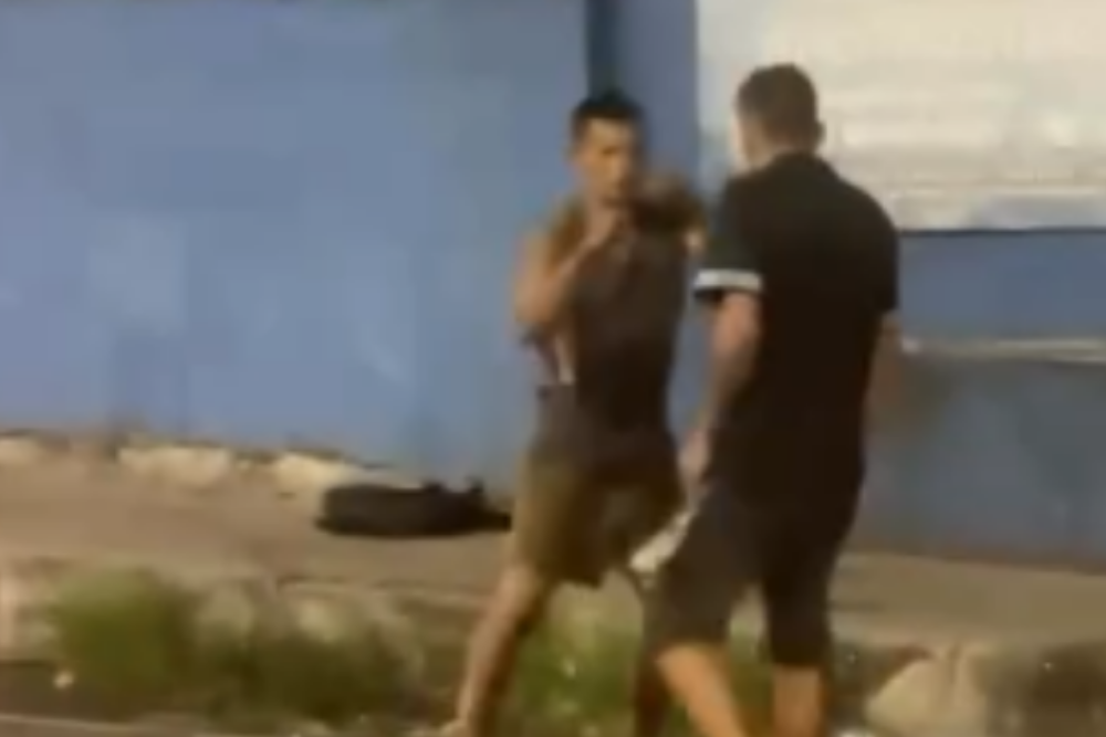 V&iacute;deo mostra briga entre dois homens em plena rua na zona leste de Manaus