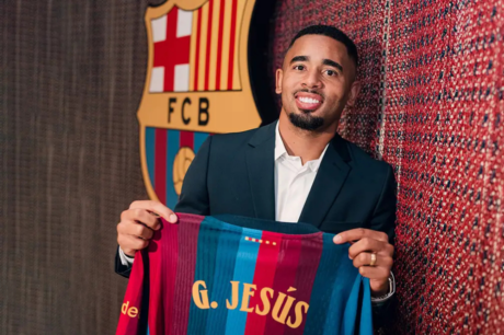 Gabriel Jesus troca Arsenal pelo Barcelona em acordo de três anos