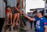 Roberto Cidade propõe Hospital da Mulher durante caminhada no Bairro da União