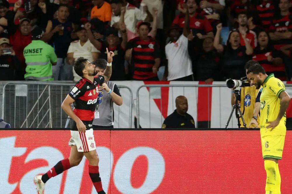 Flamengo vence Mirassol e encosta na lideran&ccedil;a do Brasileir&atilde;o