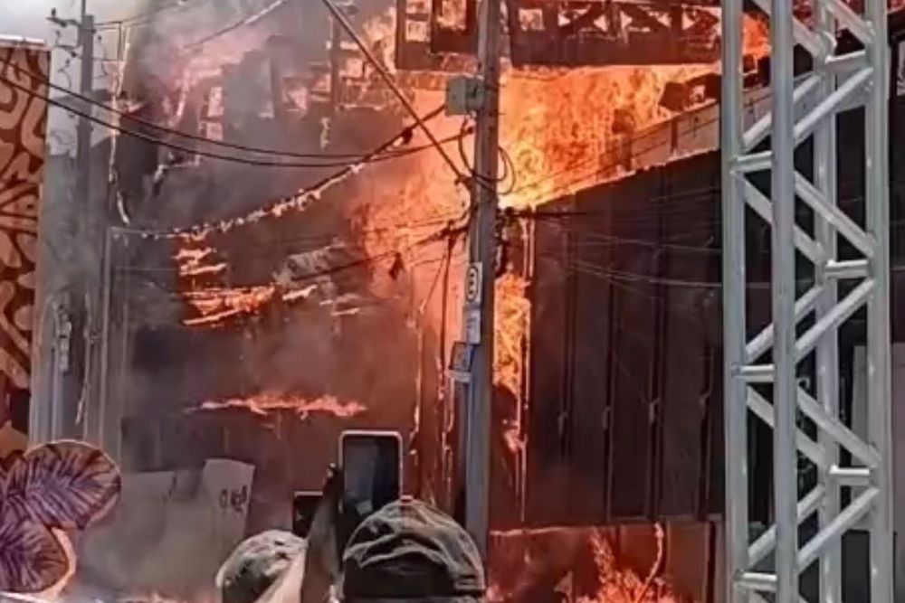 Incêndio atinge prédio no Centro de Manaus Incêndio atinge prédio no Centro de Manaus