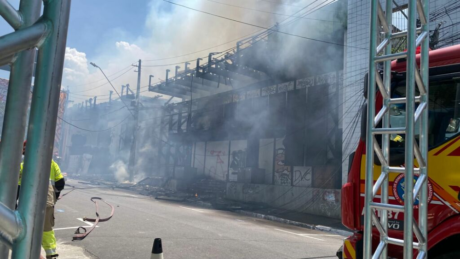 Incêndio destrói antigo prédio do Banco da Amazônia no Centro de Manaus; imóvel tem arquitetura de Severiano Porto