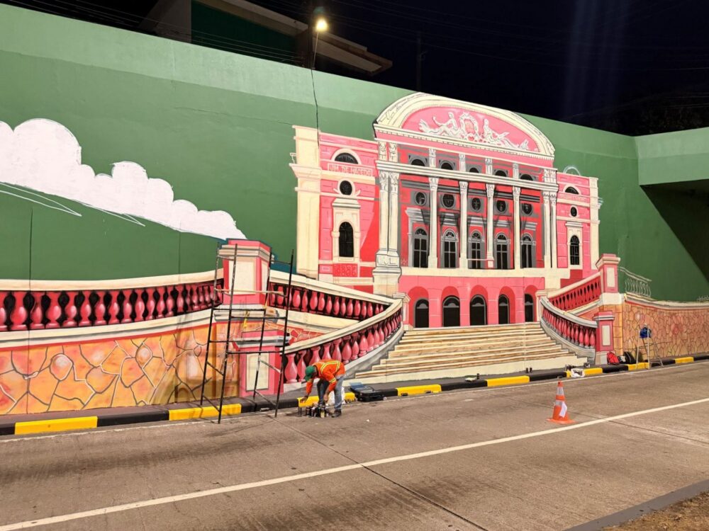 Viaduto Duca Brito ganha grafites inspirados na Belle Époque de Manaus Viaduto Duca Brito ganha grafites inspirados na Belle Époque de Manaus