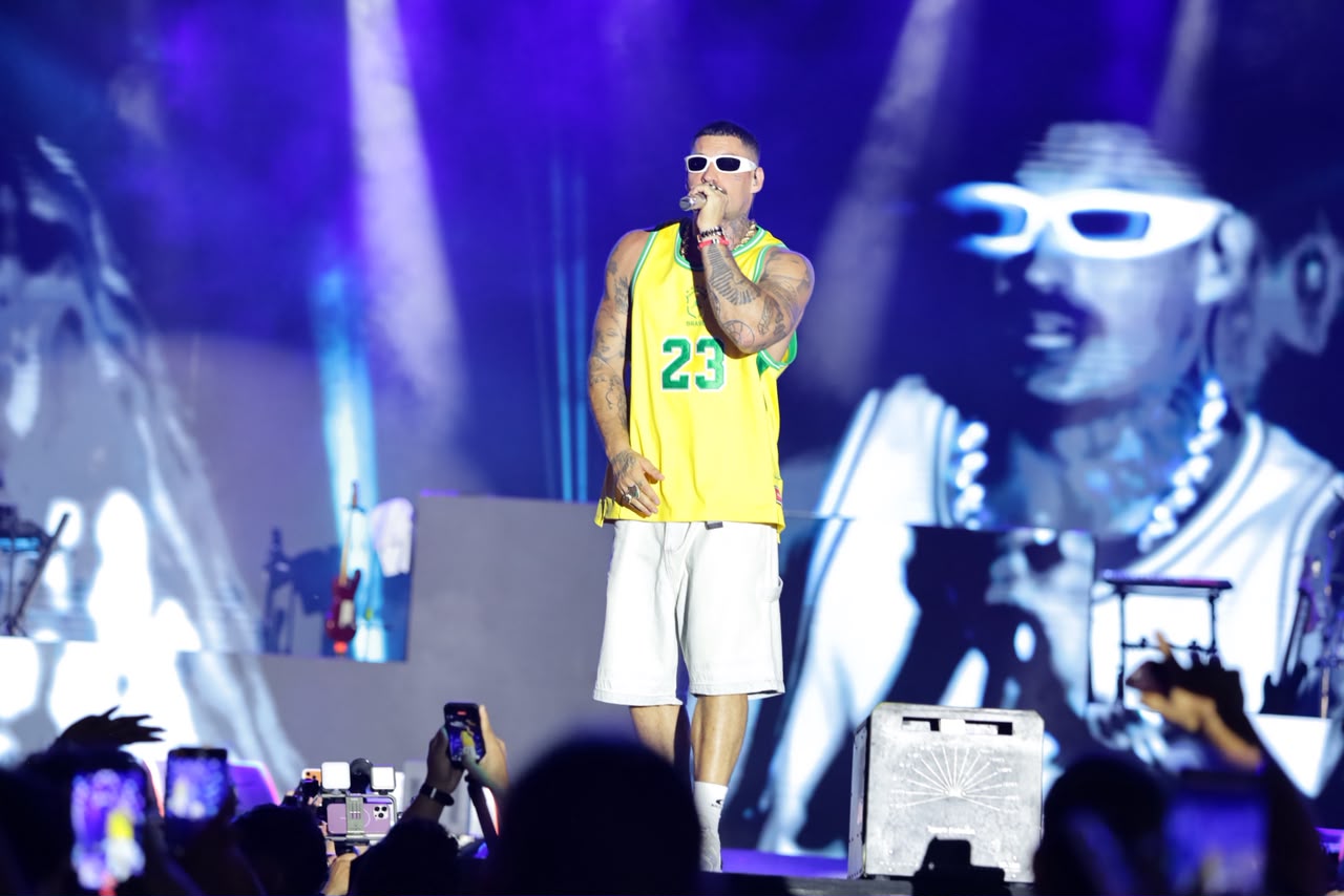 Filipe Ret agita público no palco Malcher durante o ‘#SouManaus’