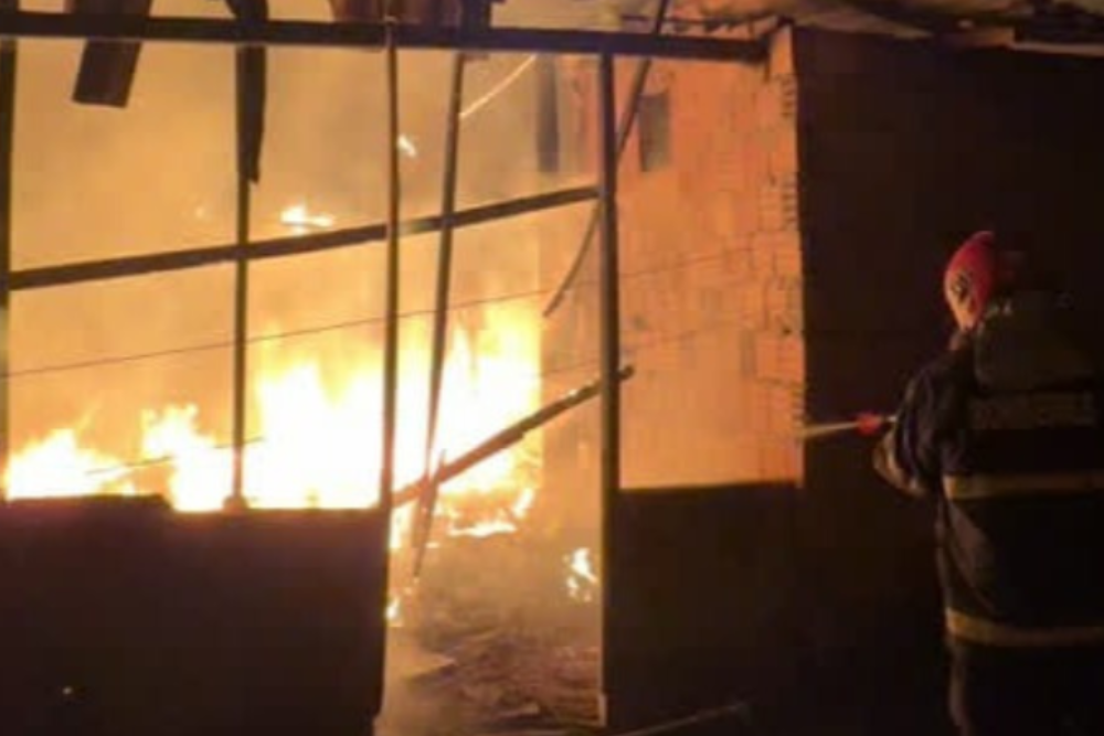 Incêndio destrói casa de madeira em comunidade de Presidente Figueiredo
