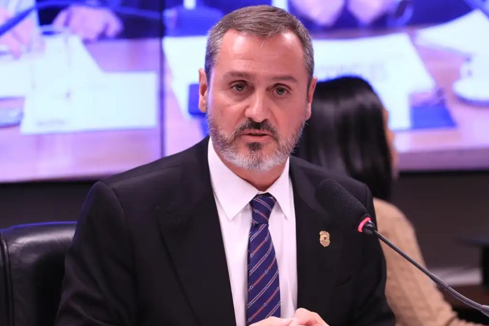 Dino determina retorno de Andrei Rodrigues ao comando da PF Dino determina retorno de Andrei Rodrigues ao comando da PF