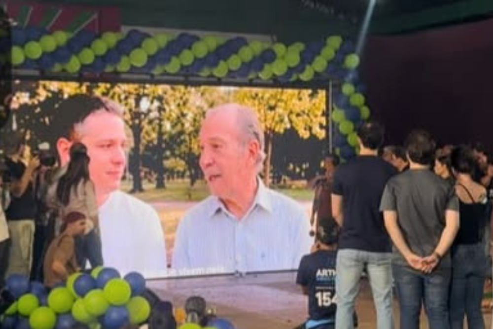 Campanha de Arthur Neto usa IA para criar homenagem ao pai e ao filho falecidos