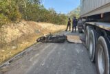 Motociclista morre após cair na pista e ser atingido por carreta no Distrito Industrial