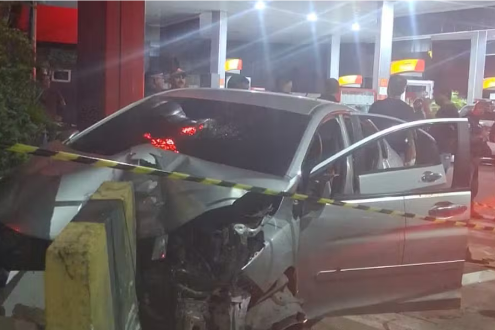 Dois homens s&atilde;o assassinados a tiros dentro de carro na Zona Norte de Manaus