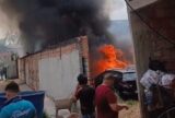 Depósito de carros é atingido por incêndio no bairro Novo Aleixo
