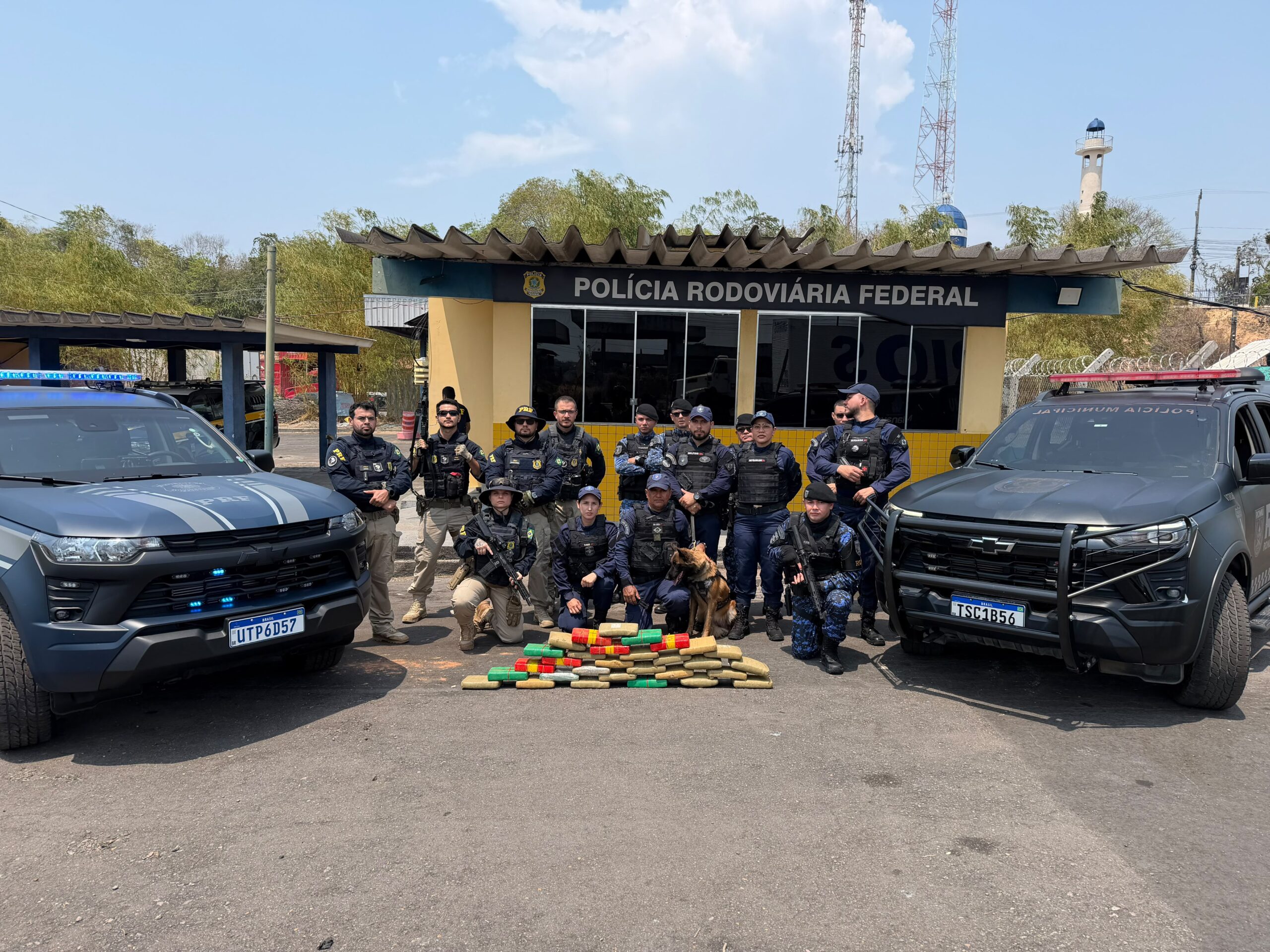 PRF encontra mochilas com coca&iacute;na e skunk durante fiscaliza&ccedil;&atilde;o em &ocirc;nibus em Manaus